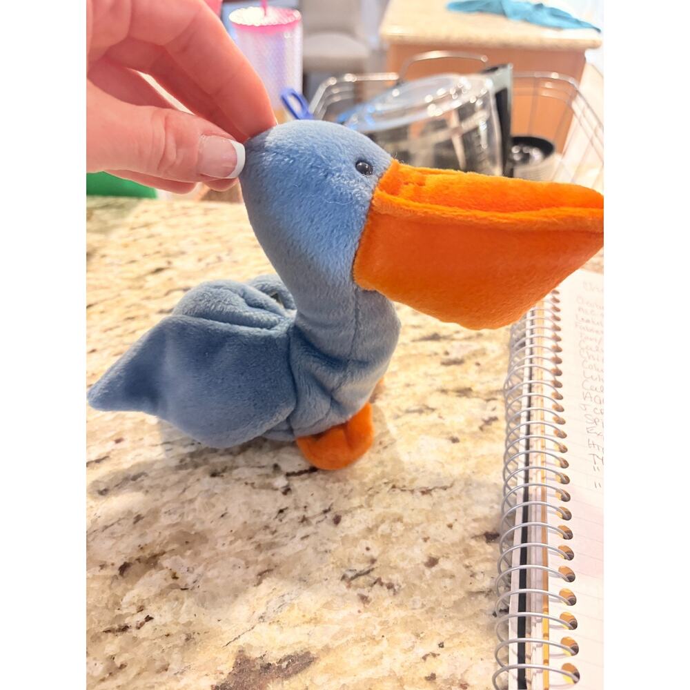 Scoop the Pelican Beanie Baby With ERRORS VERY RARE Retired TY 1996 - Picture 7 of 7